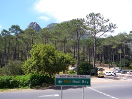 Opposite Constantia Nek Restaurant is the entrance to Orange Kloof and the Table Mountain Contour Path