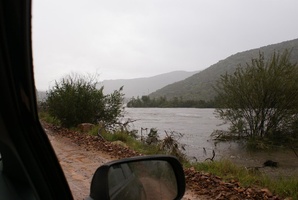 On the old road to Citrusdal with the river rising next to us
