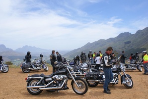 HOG Ride via Villiersdorp - Photo Shoot at top of Pass