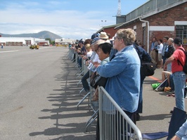 Last Flying Shackleton Mk3 in the World - Crowd waiting to see it start