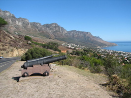 2 Guns on Kloof Nek Road, Cape Town