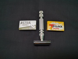 Testing out Astra Super Platinum and Gillette 7 O'Clock SharpEdge DE razor blades