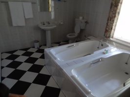 Matjiesfontein - Lord Milner Hotel Room 18 double baths