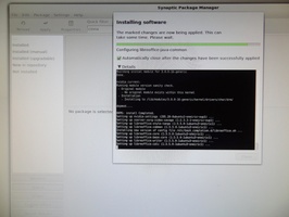 Linux Mint 12 Install - Shows Software Install on the go... normally you don't see the details screen