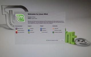 Linux Mint 12 Install - Welcome Screen after Rebooting