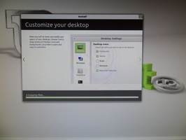 Linux Mint 12 Install - Customsing the Desktop