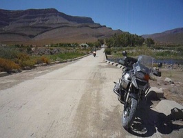 Video clip of biker joining discussion along a dusty Cederberg road