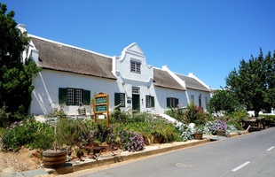 Cape Dutch Quarters Guest House in Tulbach