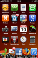 My current iPhone home screen (desktop) with iUbuntu theme