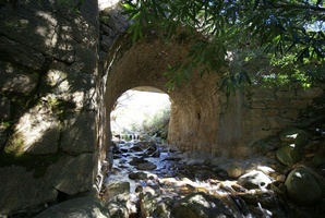 Jan Joubert's Gat Bridge - Oldest Stone Bridge in use in South Africa