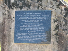 Closeup view of memorial plaque at top of Bain's Kloof Pass