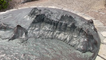 Video: Bronze sculpture of Table Mountain range
